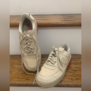 Women's Air Force 1 Fontanka
Pearl White